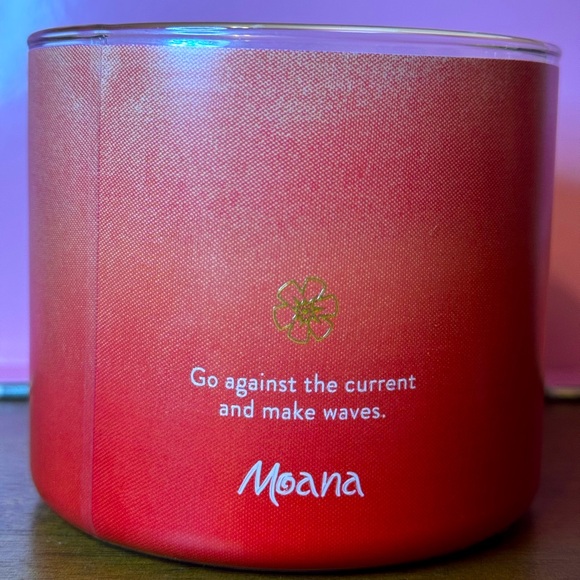 NEW👑 DISNEY Moana Bath and Body Works 3wick soywaxblend candle - Picture 2 of 2